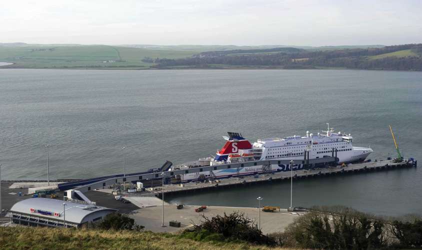 cairnryan-and-liverpool-stena-line-arrival-transport-in-belfast