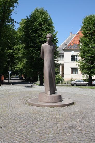 Ludwig Rhesa monument