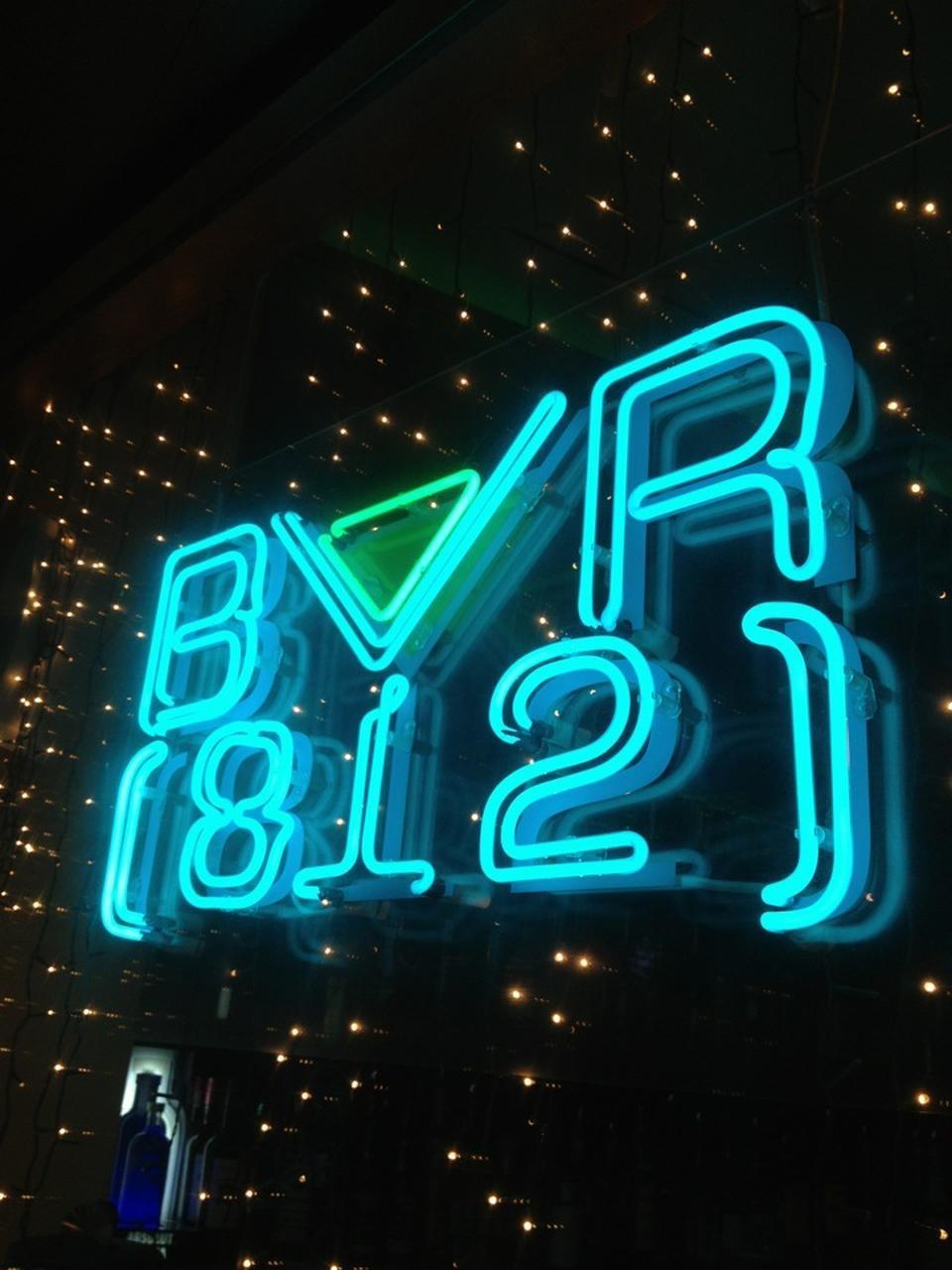 Bar 812