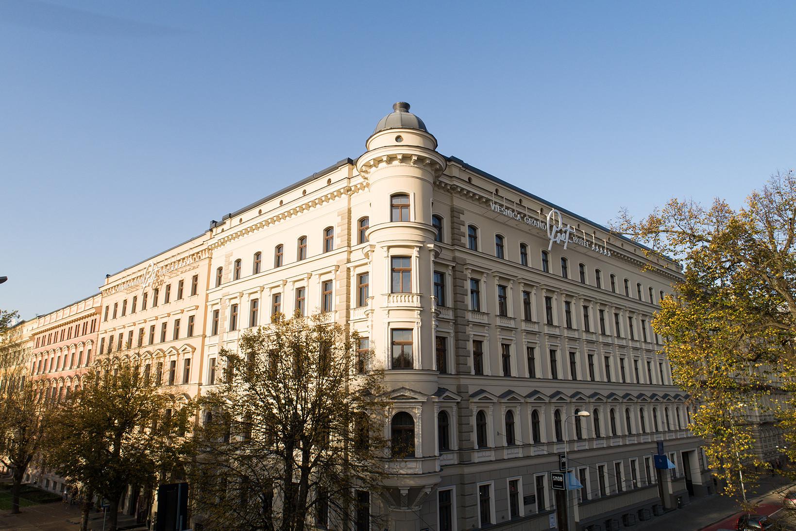 Grand Poet Hotel by Semarah