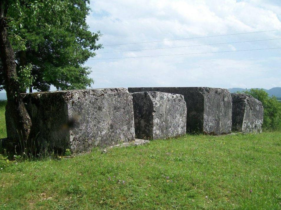 Lađevine Stećci
