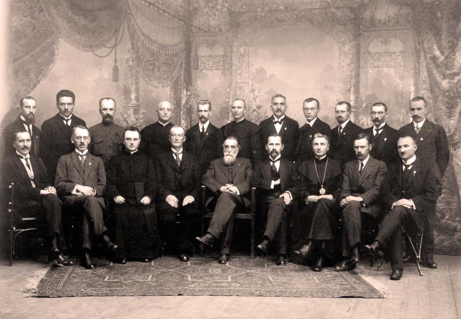 Breaking free: the road to independence in 1918