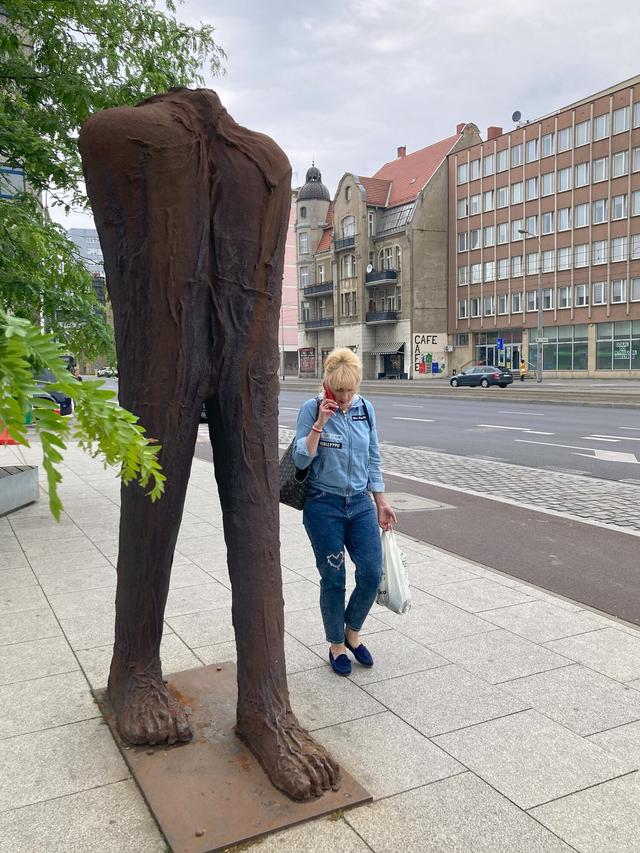 Abakanowicz's '5 Figures'