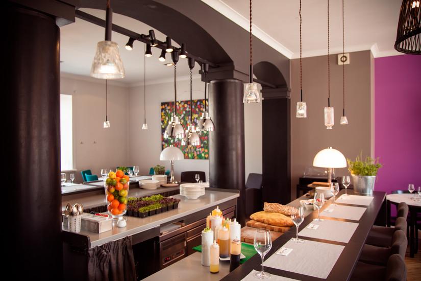 3 pavāru restorāns