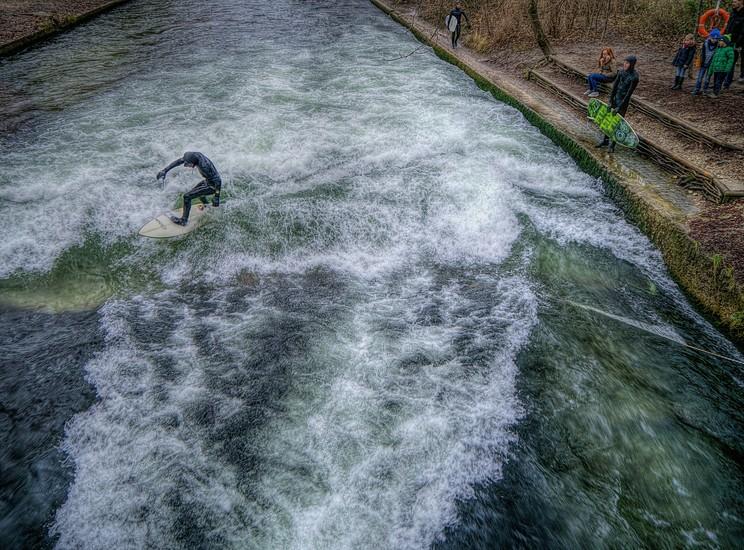 Riversurfing