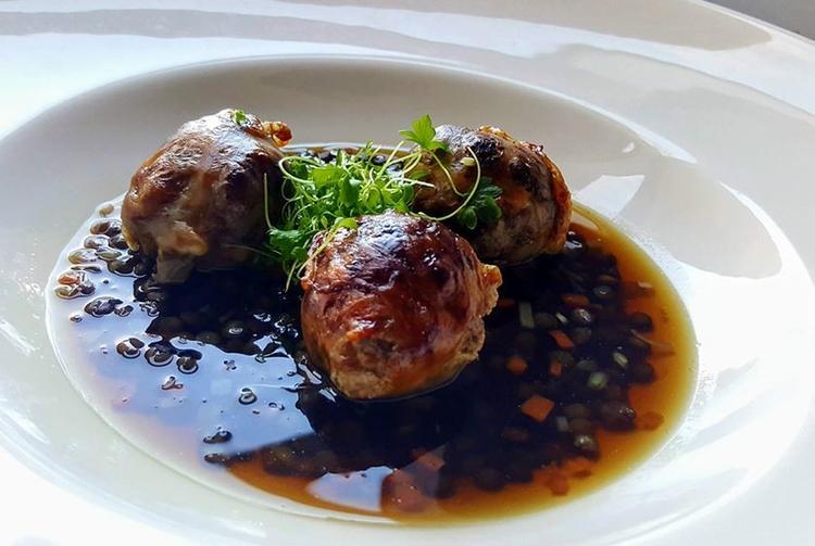 The Queen O’ T’owd Thatch