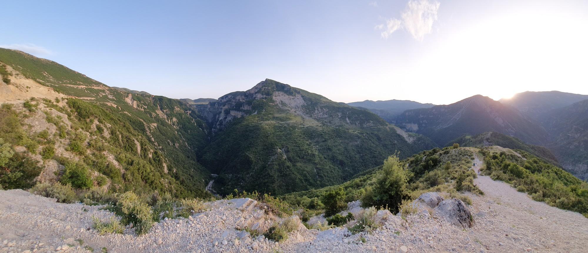 Nivica Castle & Canyon