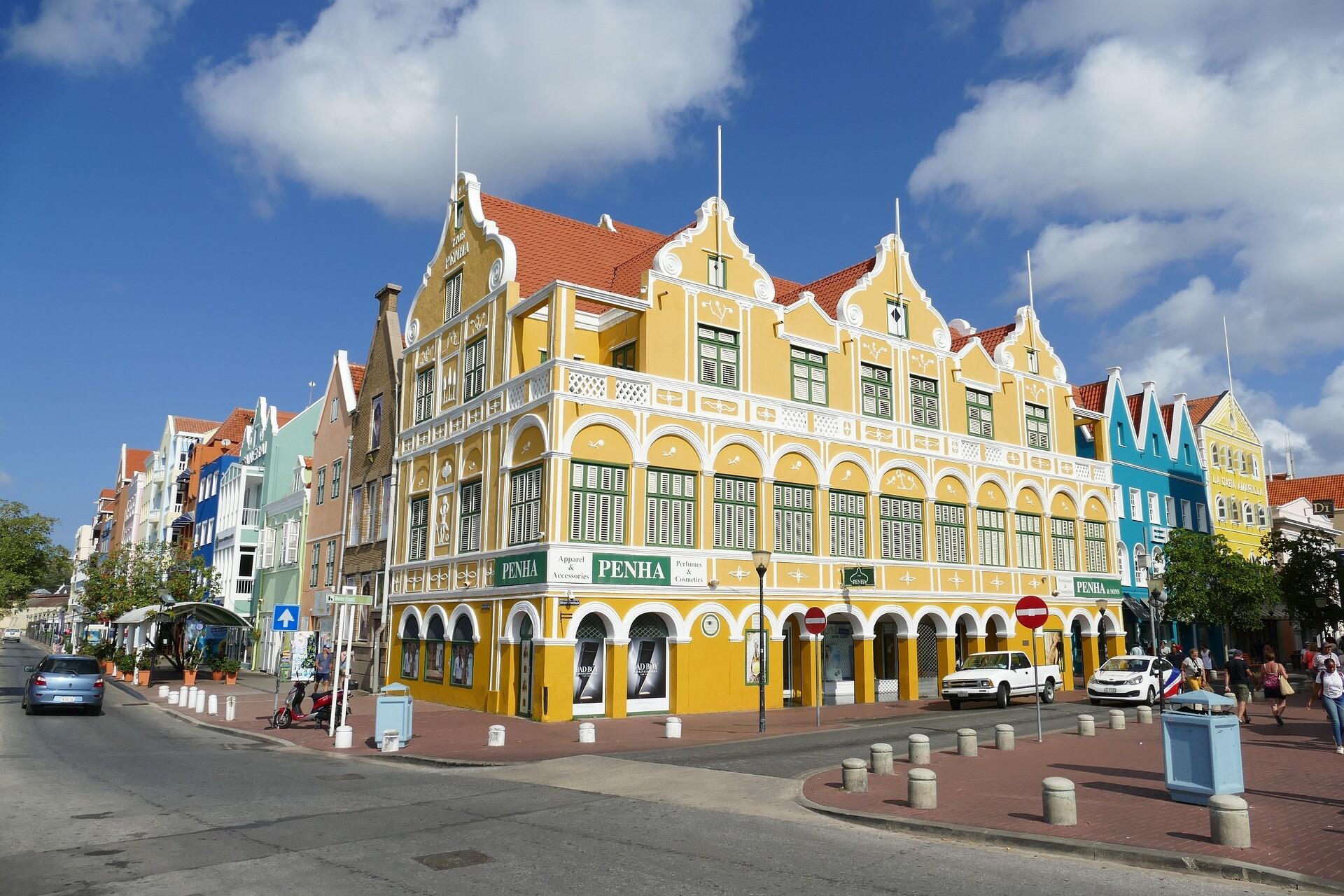 Stepping into the Rainbow Charm of Historic Willemstad: A Caribbean Jewel & UNESCO World Heritage Gem!