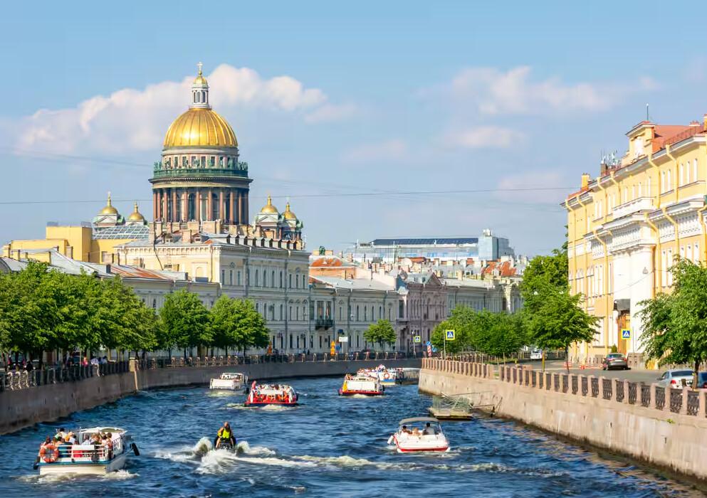 Популярные причалы Санкт-Петербурга: обзор водных прогулок от речных причалов