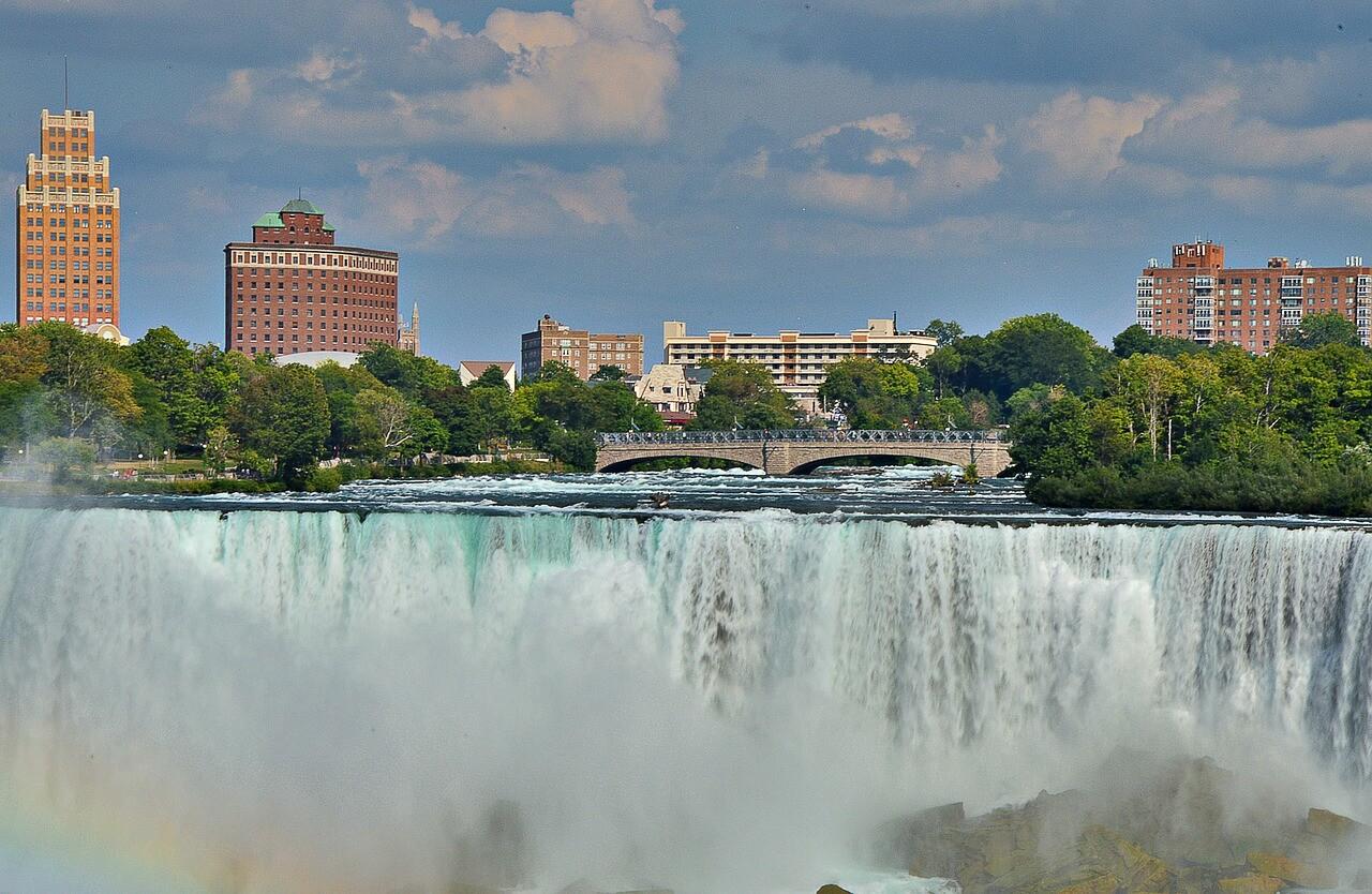 Tour Niagara Falls and Casino Niagara: A Perfect Day Trip from Toronto