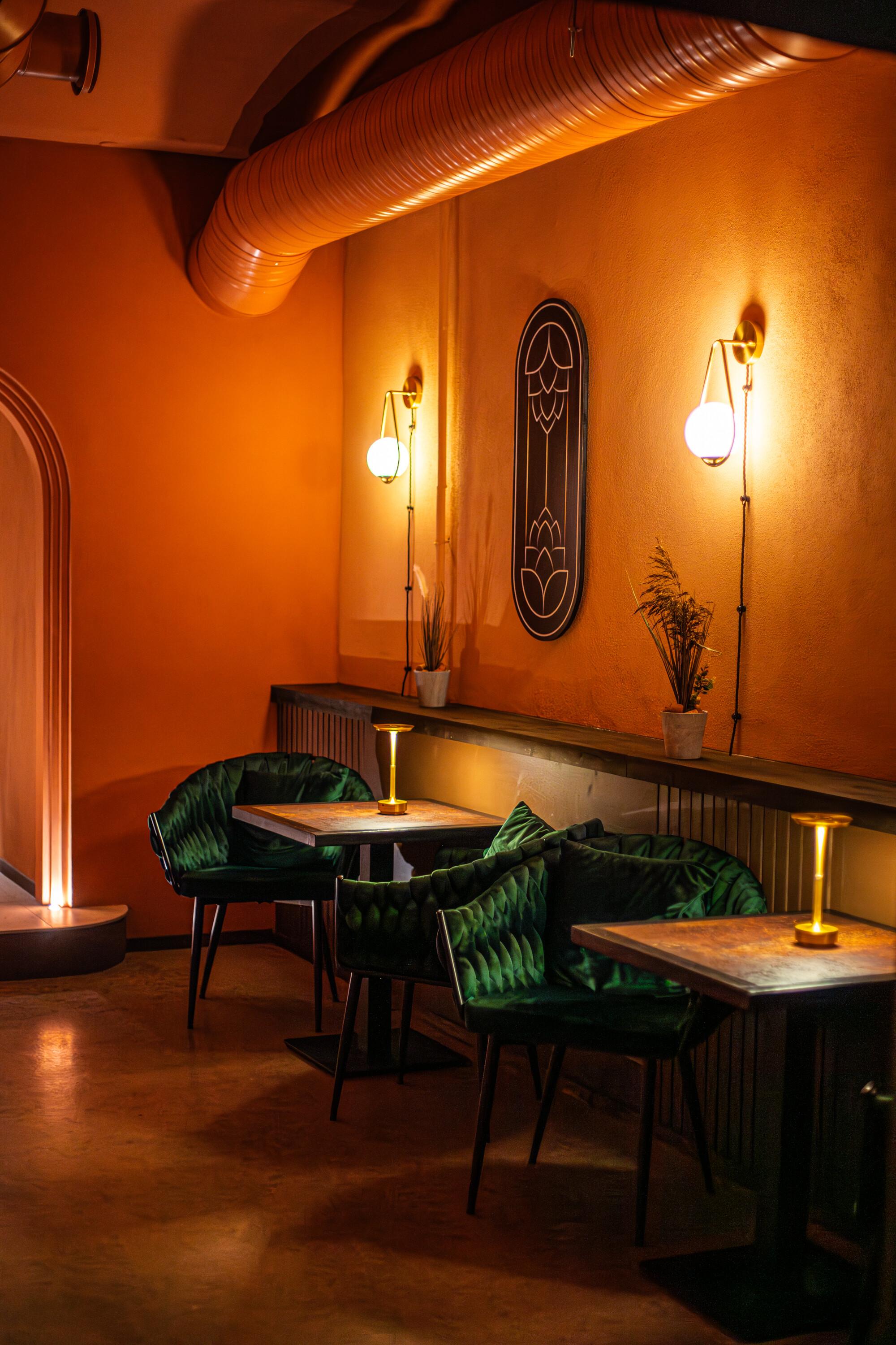 Alibi cocktail bar