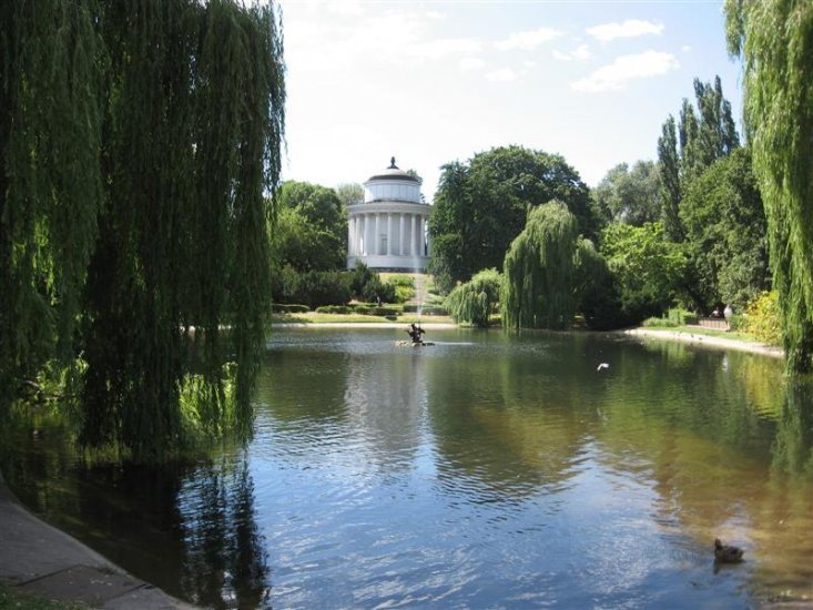 Saski Park - Sightseeing in Warsaw